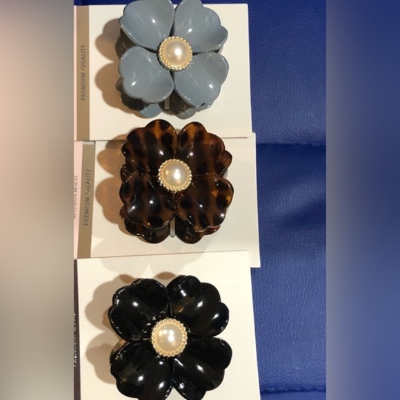 3 flower shape faux pearl rhinestone inset black, gray & tortoiseshell jaw clips - Picture 1 of 15